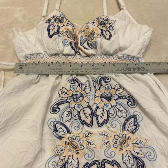 HeartSoul White and Navy Floral Tank Top - Picture 14 of 16